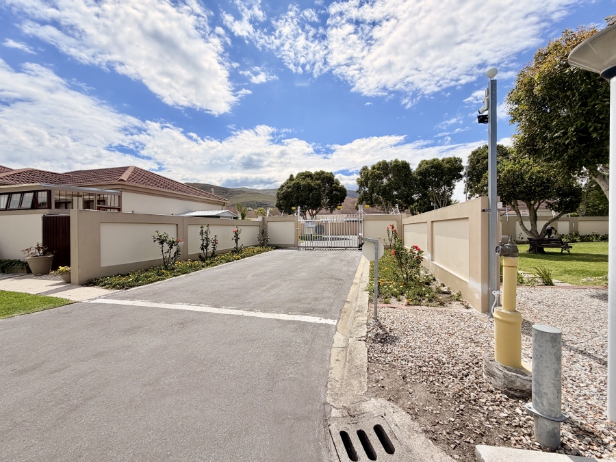 3 Bedroom Property for Sale in Sandbaai Western Cape